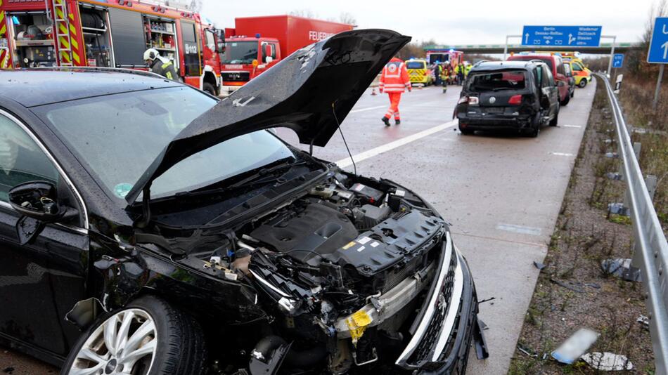 Karambolage mit mehreren Fahrzeugen auf der A9