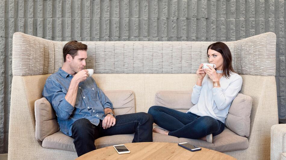 Mann und Frau beim Date