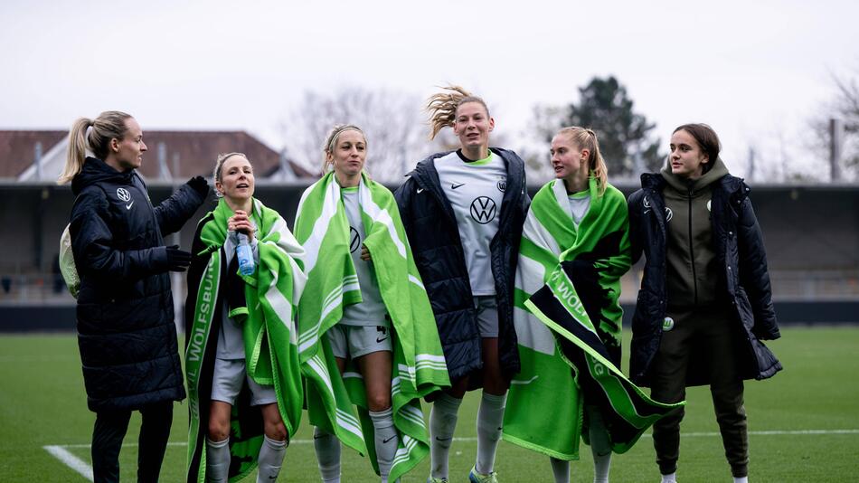 Frauen des VfL Wolfsburg jubeln