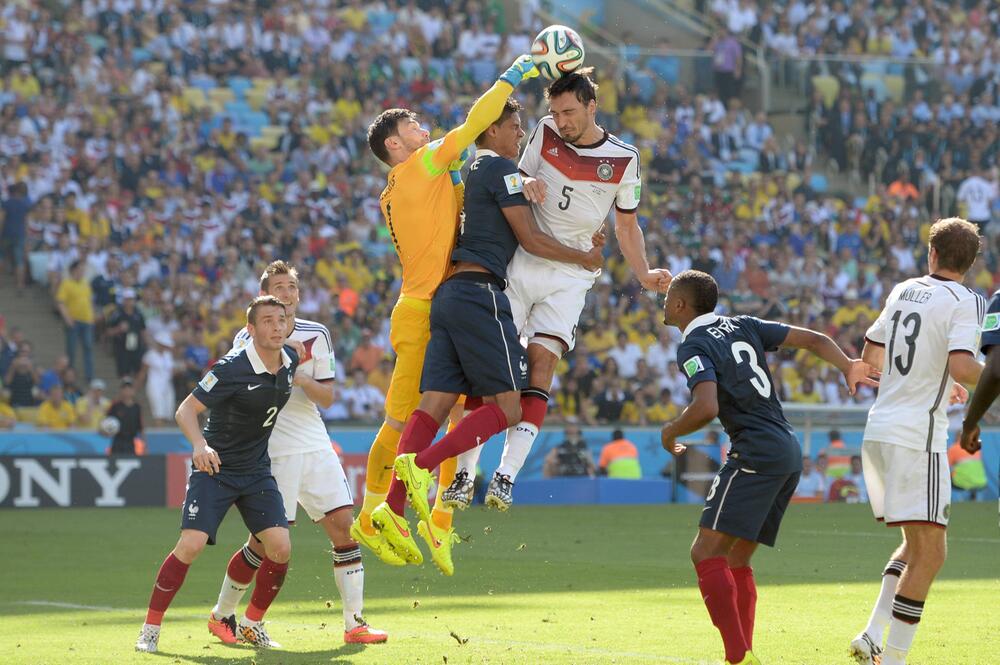 Raphael Varane und Mats Hummels bei der WM 2014.