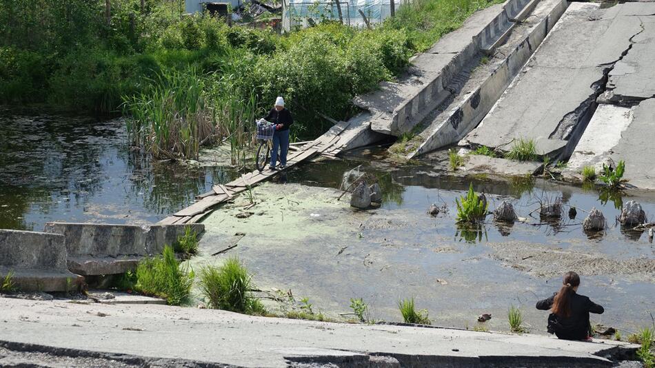 Zerstörte Brücke in Tschernihiw