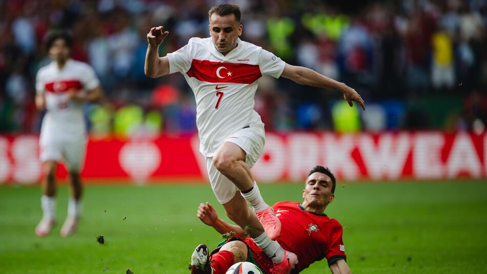 Kerem Aktürkoglu beim Spiel Türkei gegen Portugal.