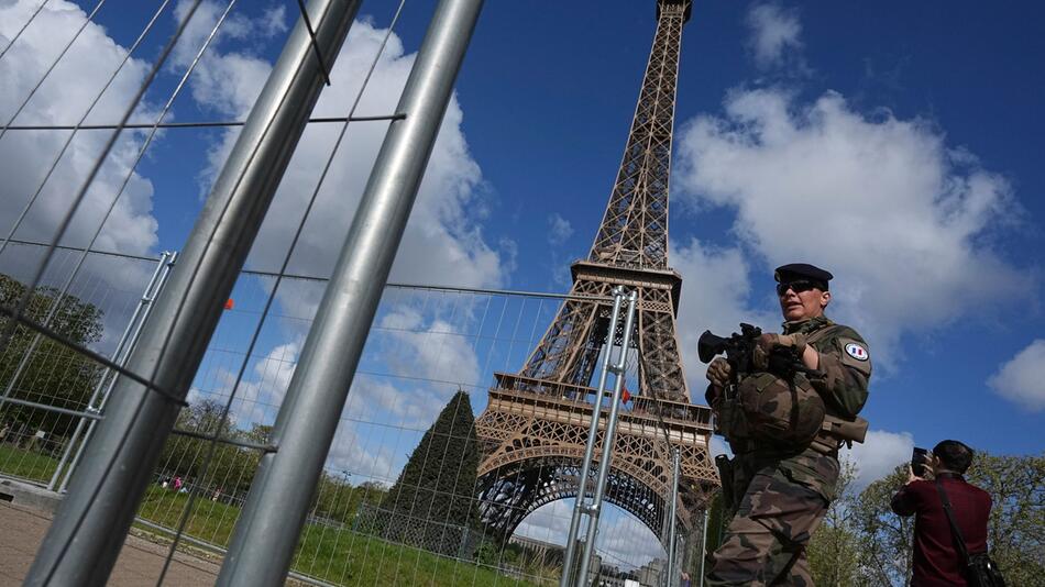 Terrorfahnder fassen Mann nach Explosion bei Paris