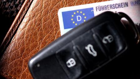 Ich lebe im Ausland, wie tausche ich meinen Führerschein um?