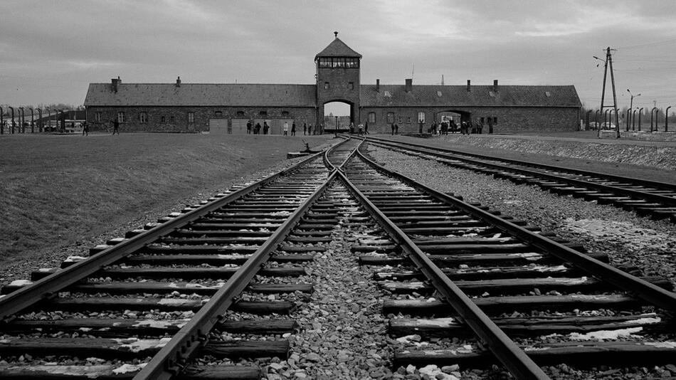 Das Torhaus des ehemaligen Vernichtungslagers Auschwitz-Birkenau